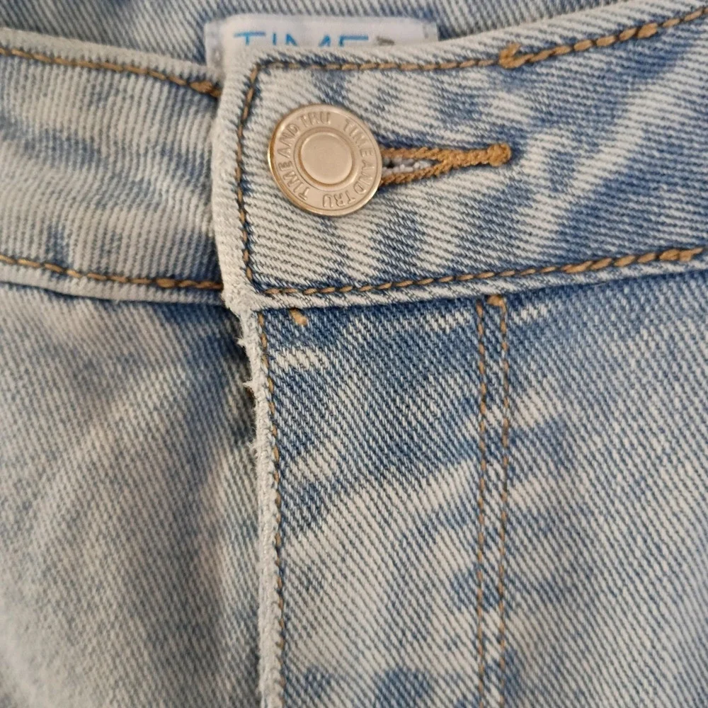 Time And Tru Women Size 10 Soft Stretch Comfy Distressed Blue Jeans Mid Rise Zip - Picture 8 of 8